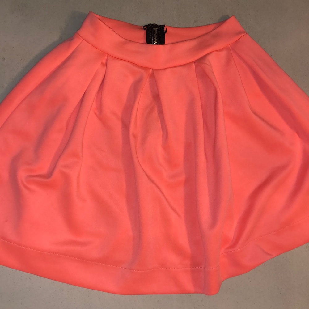 Honey Pinch Coral skirt, worn once size small